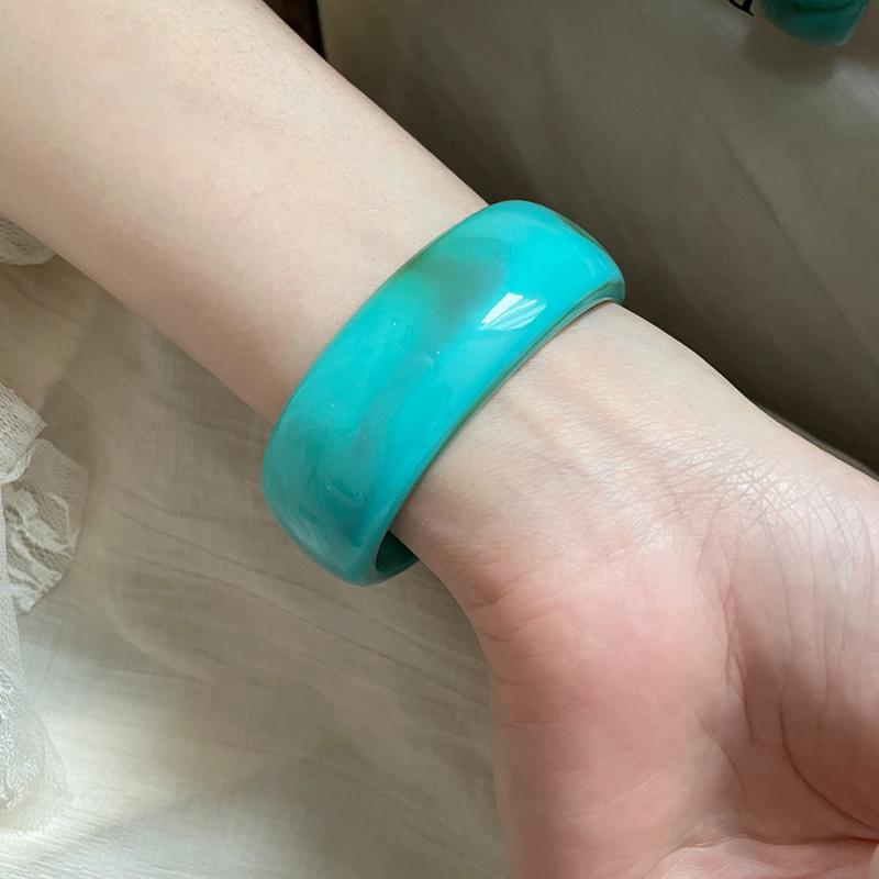 Chunky Vintage Acrylic Bracele - Vintage Fashion Enthusiasts review and price